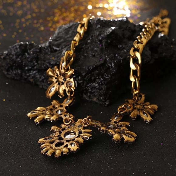 ✨”DIANA”✨GORGEOUS CRYSTAL STATEMENT NECKLACE-NEW✨ - Picture 6 of 8